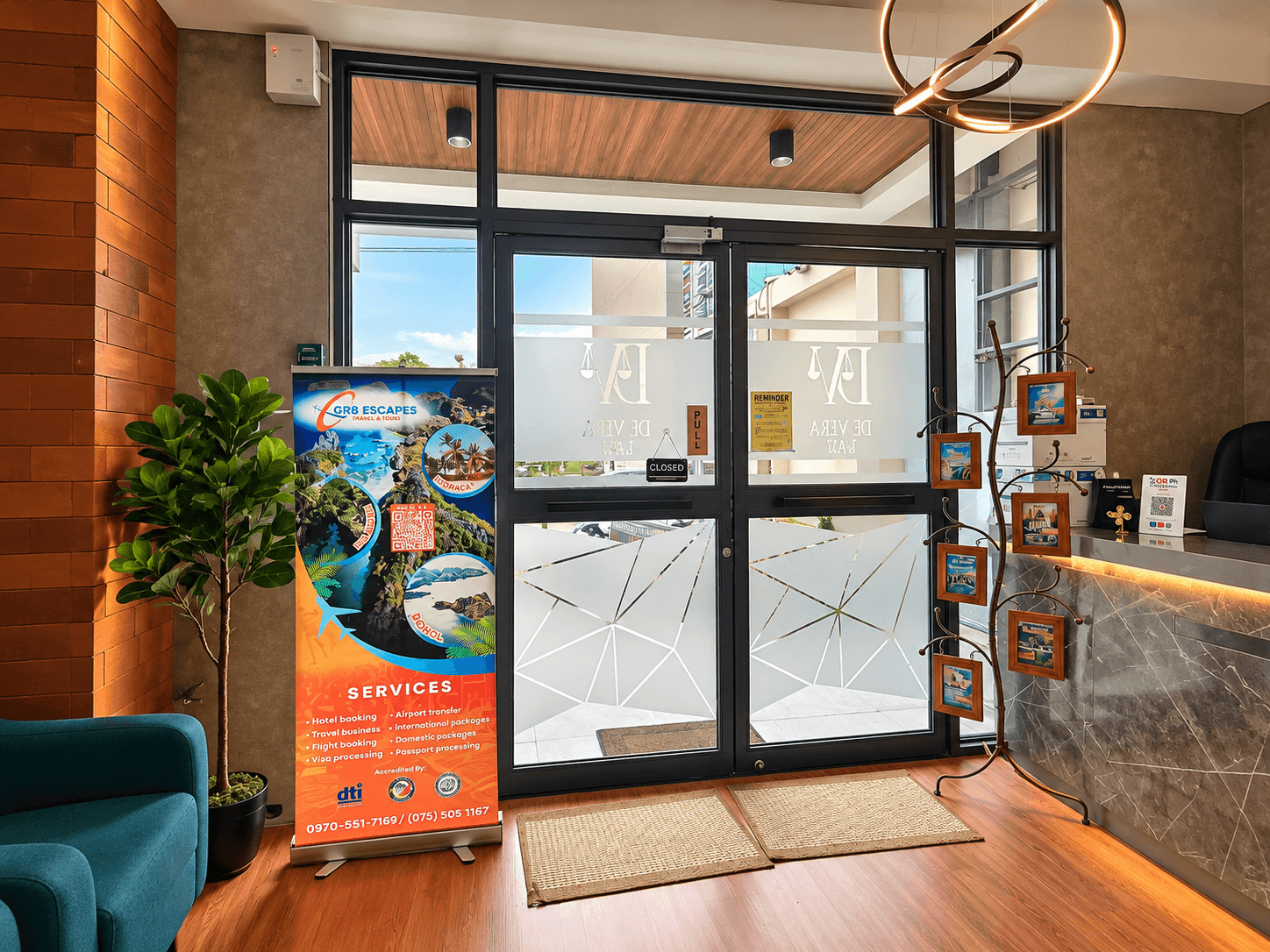 Seating area and travel displays inside the GR8 Escapes office